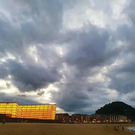 Amplia Con Bano Privado A Pasos De La Playa ホームステイ *