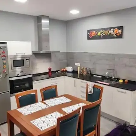 Habitación Amplia Con Baño Privado A Pasos De La Playa, En Piso Compartido * San Sebastián