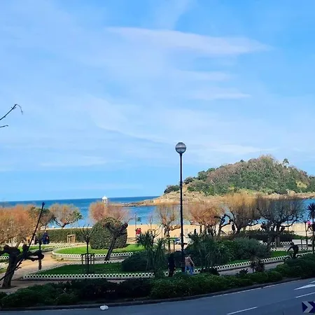 Проживання в сім'ї Amplia Con Bano Privado A Pasos De La Playa, En Piso Compartido