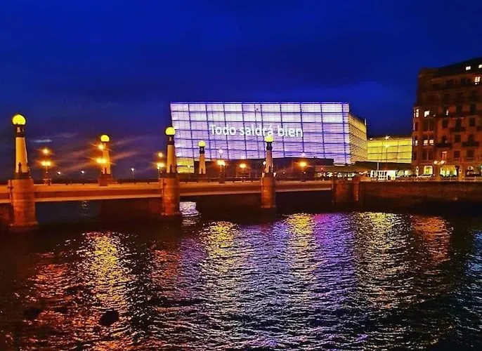 Amplia Con Bano Privado A Pasos De La Playa, En Piso Compartido Сан-Себастьян