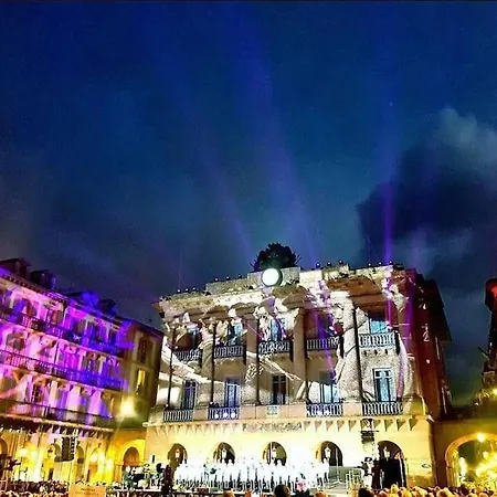 Amplia Con Bano Privado A Pasos De La Playa, En Piso Compartido Homestay *