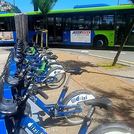 Amplia Con Bano Privado A Pasos De La Playa, En Piso Compartido San Sebastian