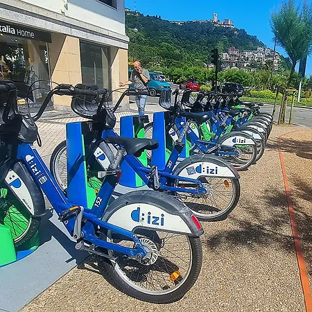 Amplia Con Bano Privado A Pasos De La Playa, En Piso Compartido Homestay *