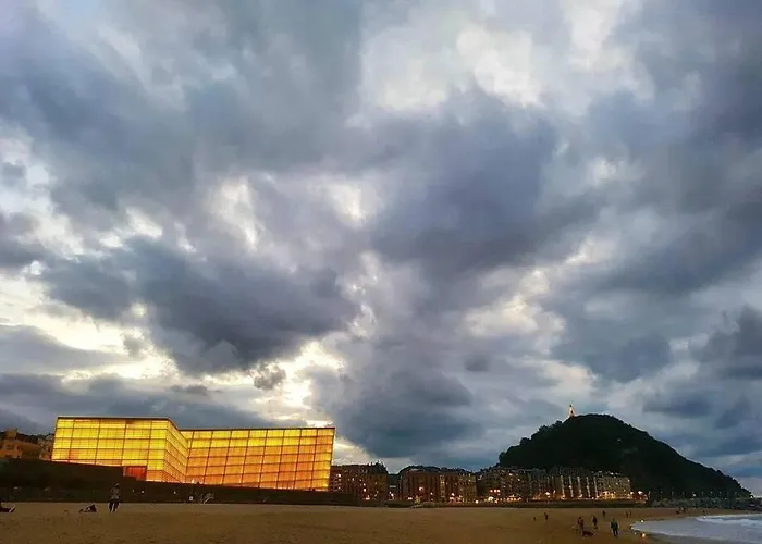 Amplia Con Bano Privado A Pasos De La Playa, En Piso Compartido Homestay *